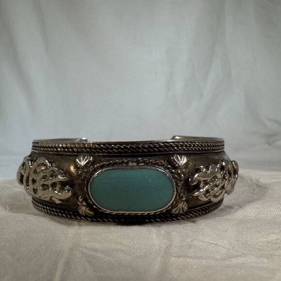 Vintage Silver Cuff Bracelet With Turquoise Stone & Intricate Engravings - Picture 2 of 11